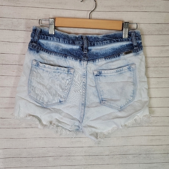 KANCAN RAW HEM TWO TONE DENIM SHORTS, SZ MEDIUM - Picture 4 of 9